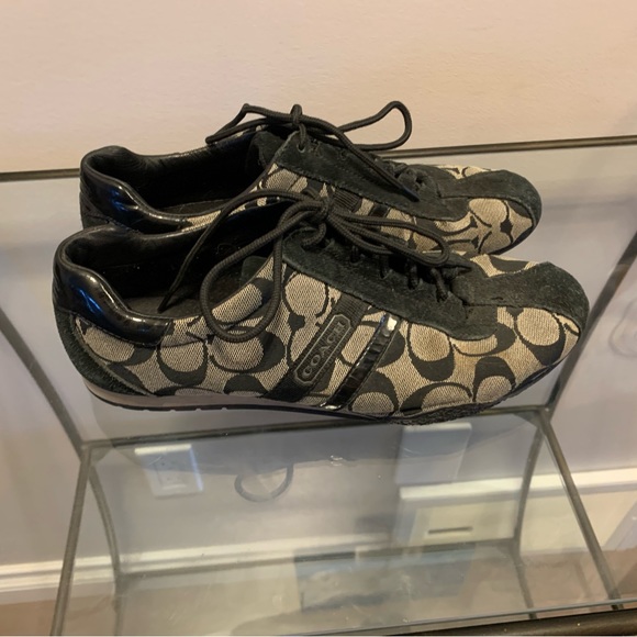 4️⃣5️⃣ Beautiful authentic designer COACH runners. HUGE DISCOUNT! - Picture 4 of 4